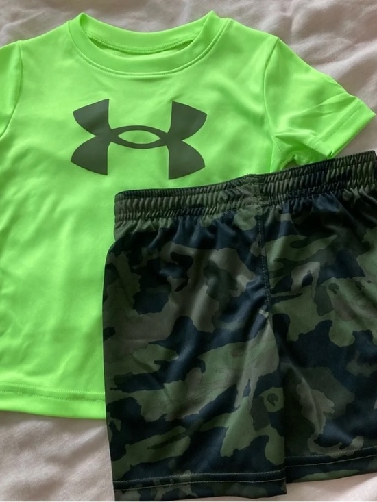 Under Armour Other - Under Armour Neon Camouflaged Shorts Top set 6254
